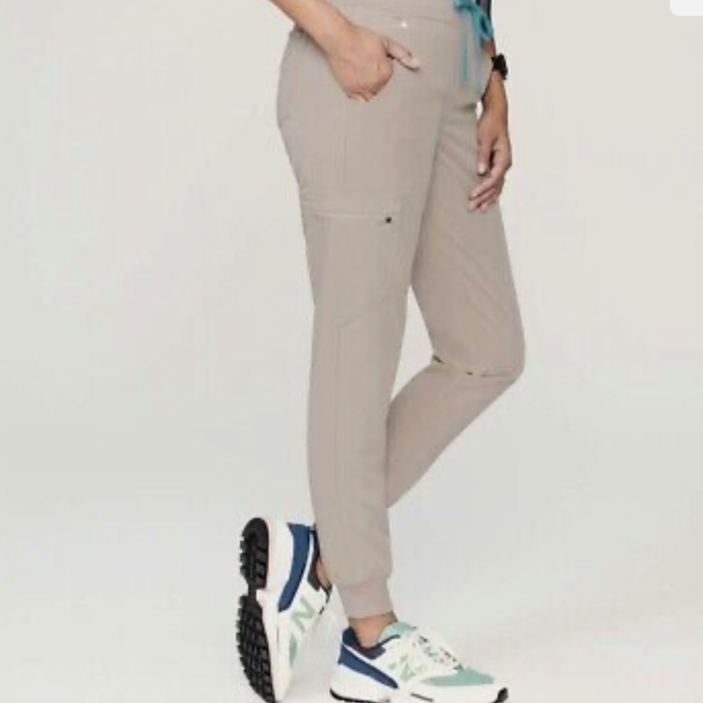 FIGS boulder zamora high waisted petite jogger scrub pants